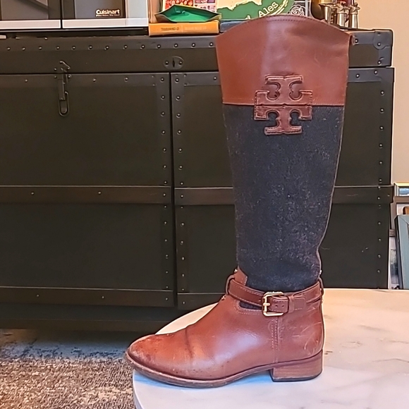 *** SOLD*** Tory Burch riding boot - Picture 2 of 16